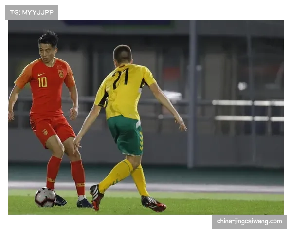 张宸梁停球失误致丢球 云南玉昆后卫低级错误送分 张宸梁停球失误致丢球 云南玉昆后卫低级错误送分